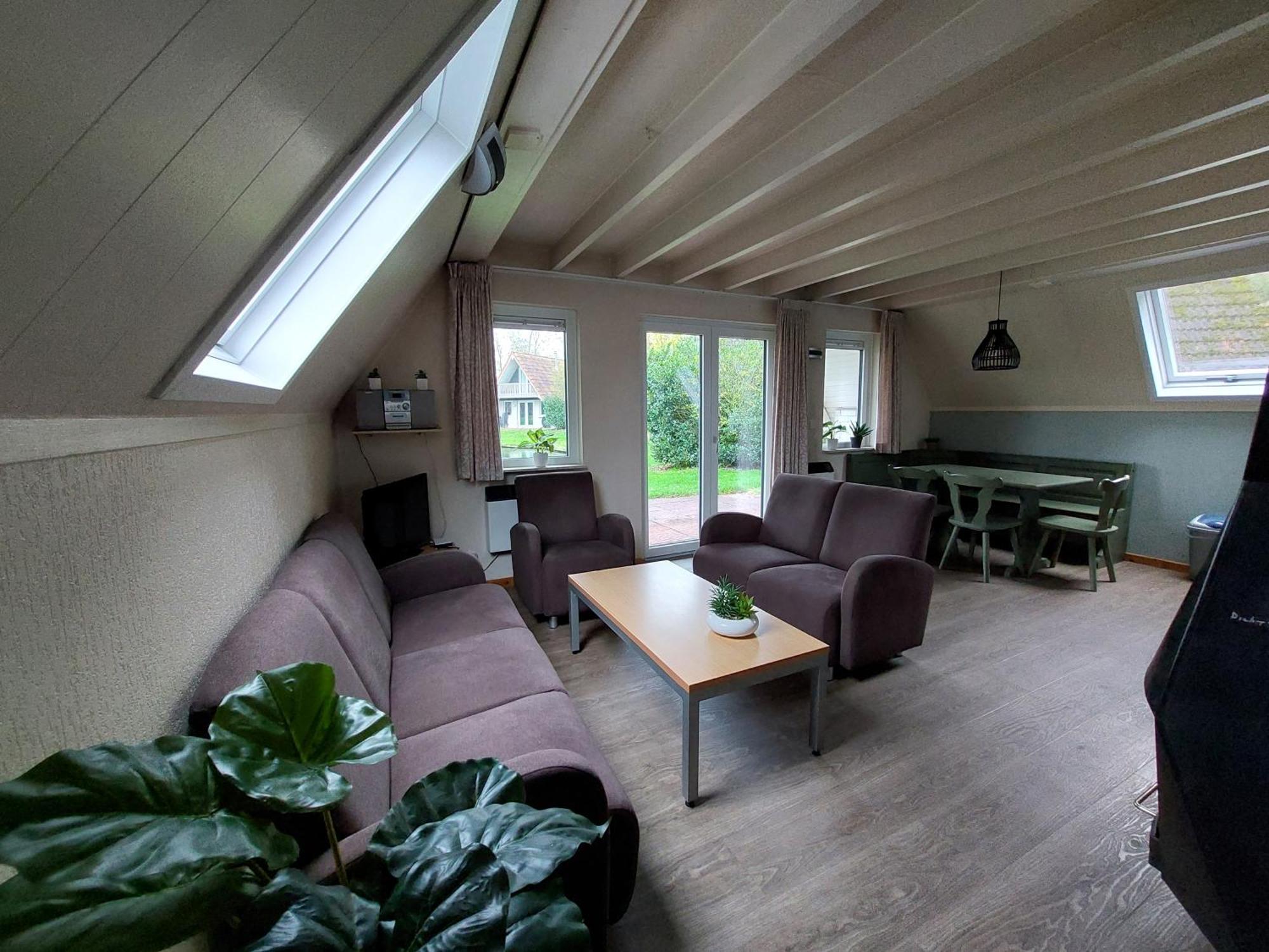 De Gouwe, 158 - Aan Visvijver, De Beste Visstek Gramsbergen Luaran gambar